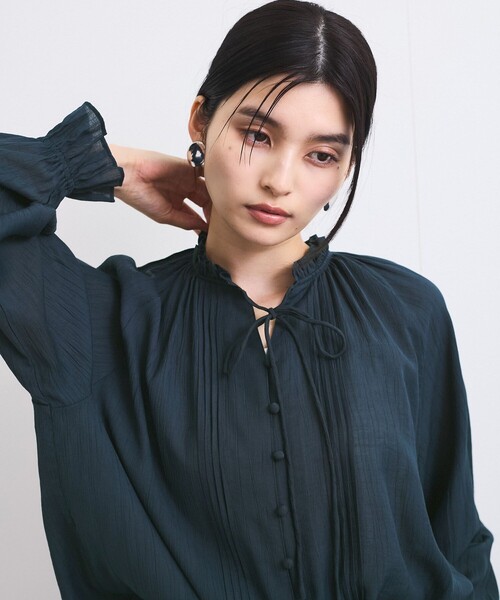 VIS(ビス)の「【洗える】ピンタックスタンドカラーフリルブラウス(シャツ/ブラウス・レディース・ライトグリーン/オフホワイト/チャコールグレー・FREE)」の9枚目の写真