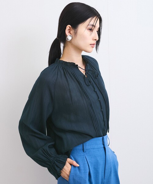 VIS(ビス)の「【洗える】ピンタックスタンドカラーフリルブラウス(シャツ/ブラウス・レディース・ライトグリーン/オフホワイト/チャコールグレー・FREE)」の10枚目の写真