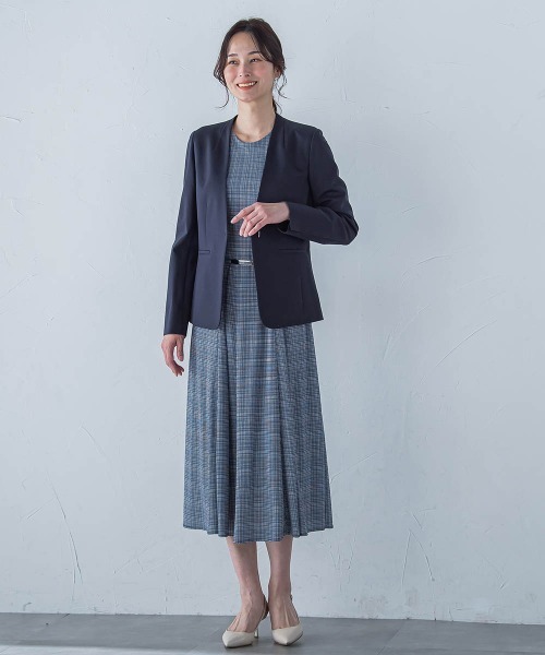 LAUTREAMONT(ロートレアモン)の「コンフォートノーカラージャケット≪洗濯機で洗える/セットアップ対応≫(ノーカラージャケット・レディース・ライトグレー/ネイビー・11号/9号)」の4枚目の写真