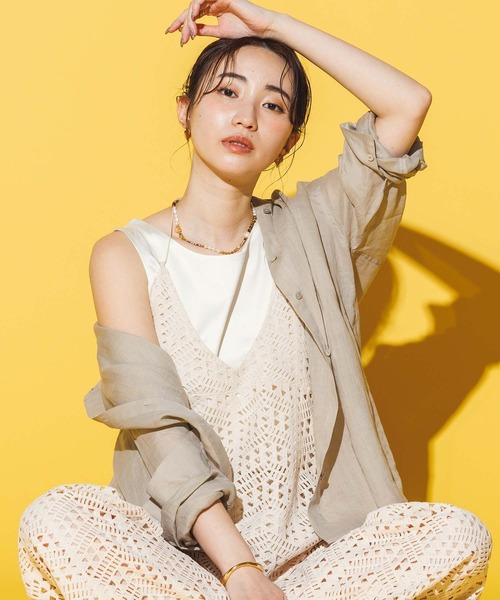 Gready Brilliant（グレディブリリアン）の「ＬＵラミー後スリットシャツ（シャツ/ブラウス・レディース・ベージュ/オフホワイト/ピンク/ライトグリーン・38）」の2枚目の写真