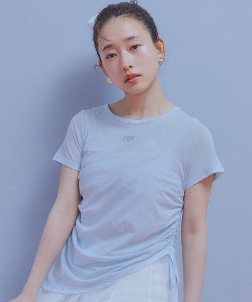 FURFUR(ファーファー)の「【WEB限定カラー】クリスタルロゴアシンメトリーTシャツ(Tシャツ/カットソー・レディース・ブラック/レッド/オフホワイト/サックスブルー・FREE)」の1枚目の写真