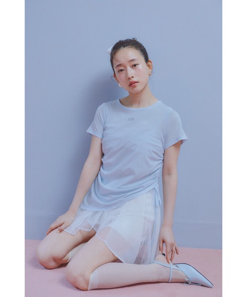 FURFUR(ファーファー)の「【WEB限定カラー】クリスタルロゴアシンメトリーTシャツ(Tシャツ/カットソー・レディース・ブラック/レッド/オフホワイト/サックスブルー・FREE)」の5枚目の写真