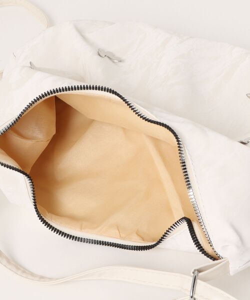 TONE SELECT GOODS（トーンセレクトグッズ）の「【urge select】バタフライモチーフ リュック/ショルダーバッグ【2way】（ショルダーバッグ・レディース・オフホワイト/ブルー/ブラック/ミント/ライトグレー・FREE）」の9枚目の写真