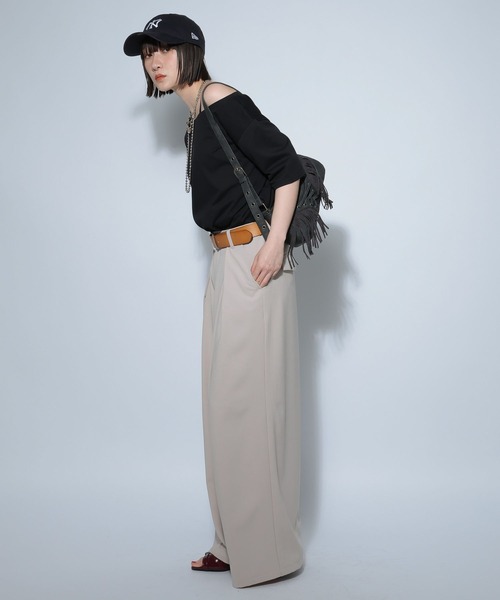 PAGEBOY（ページボーイ）の「【2サイズ展開】ルーズネック2WAYオフショル（Tシャツ/カットソー・レディース・ブラック/チャコールグレー/ホワイト/ブルー系その他/ピンク系その他/サックスブルー・FREE/LARGE）」の19枚目の写真