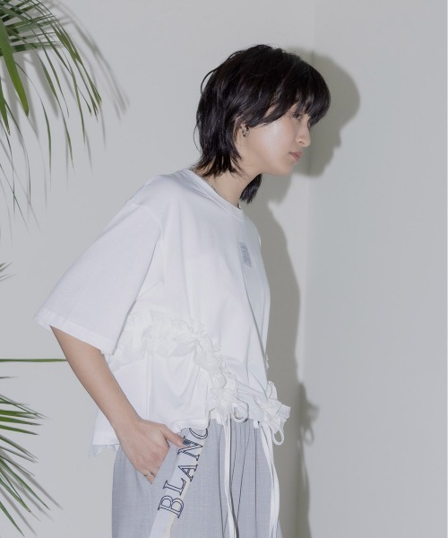 Eimee Law（エイミーロウ）の「サイドフリル ドロスト クロップドTシャツ（Tシャツ/カットソー・レディース・オフホワイト/ブラック×ホワイト/ブラック・FREE）」の12枚目の写真