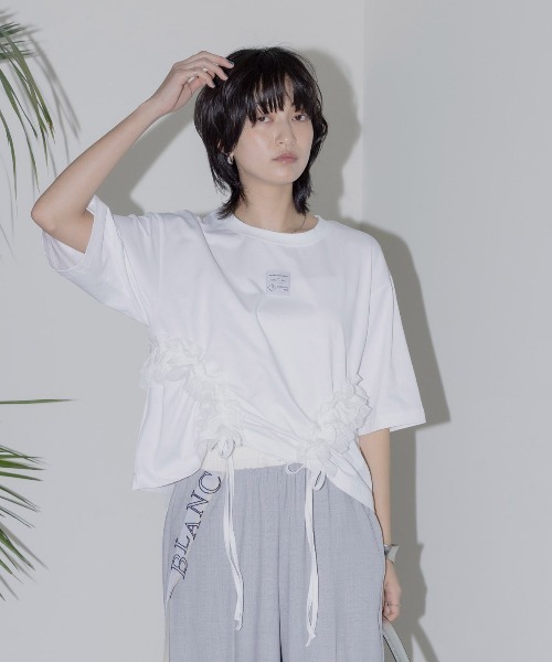 Eimee Law（エイミーロウ）の「サイドフリル ドロスト クロップドTシャツ（Tシャツ/カットソー・レディース・オフホワイト/ブラック×ホワイト/ブラック・FREE）」の13枚目の写真