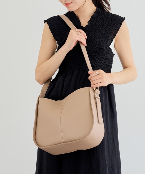 MIAN (ミアン)の「【MIAN】CHIVE ラウンドショルダーバッグ / 2241-233-1(ショルダーバッグ・レディース・ブラック/グレイッシュベージュ/アイボリー・FREE)」の22枚目の写真
