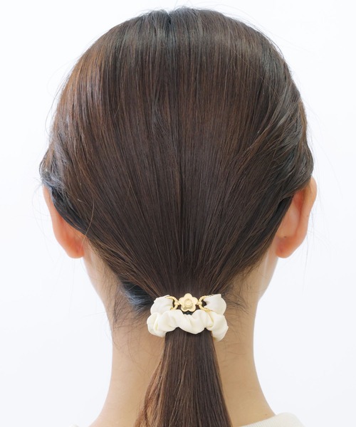 めいこ　シュシュ　２個 デイジーメタルブレス シュシュ（シュシュ）｜MARY QUANT（マリー