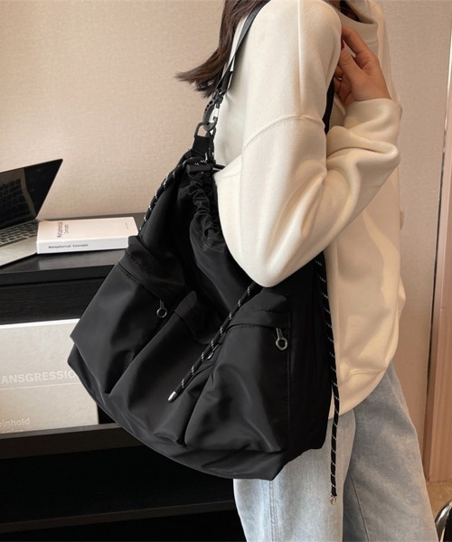 Miniministore(ミニミニストア)の「ドローストリングショルダーバッグ 大容量(ショルダーバッグ・レディース・ブラック・FREE)」の18枚目の写真