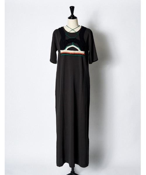 RUMCHE(ラムシェ)の「Knit Docking Cutsew Dress / ニットドッキングカットソードレス(ワンピース・レディース・ブラック/チャコールグレー・FREE)」の18枚目の写真