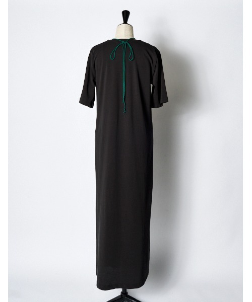 RUMCHE(ラムシェ)の「Knit Docking Cutsew Dress / ニットドッキングカットソードレス(ワンピース・レディース・ブラック/チャコールグレー・FREE)」の12枚目の写真