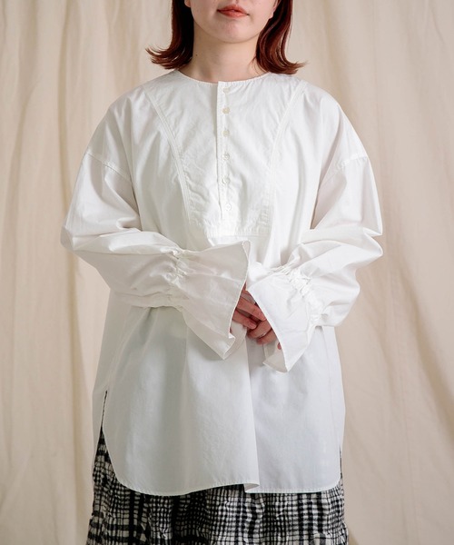 Brocante（ブロカント）の「[Brocante / ブロカント] CM30sウェザー マンシュデコールシャツ（シャツ/ブラウス・レディース・ホワイト/モカ/ブラック・2）」の2枚目の写真