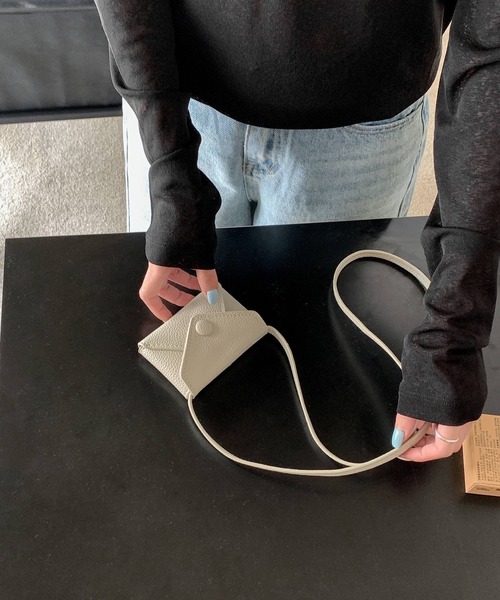 Chiina（チーナ）の「Chiina / 4Way ショルダーミニポーチ（ショルダーバッグ・レディース・ブラウン/ライトブルー/レッド/キャメル/ベージュ/ホワイト/ブラック・FREE）」の9枚目の写真