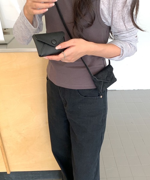 Chiina（チーナ）の「Chiina / 4Way ショルダーミニポーチ（ショルダーバッグ・レディース・ブラウン/ライトブルー/レッド/キャメル/ベージュ/ホワイト/ブラック・FREE）」の11枚目の写真