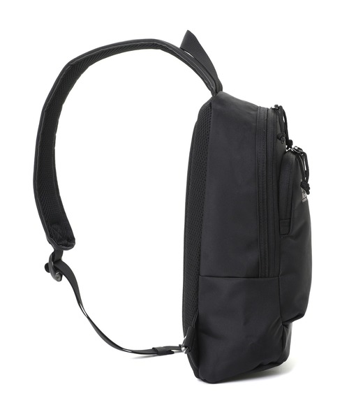 Manhattan Portage（マンハッタンポーテージ）の「LITTLE ITALY CROSSBODY BAG 420D WATERPROOF（ボディバッグ/ウエストポーチ・メンズ・ブラック/ブルー・SMALL）」の10枚目の写真