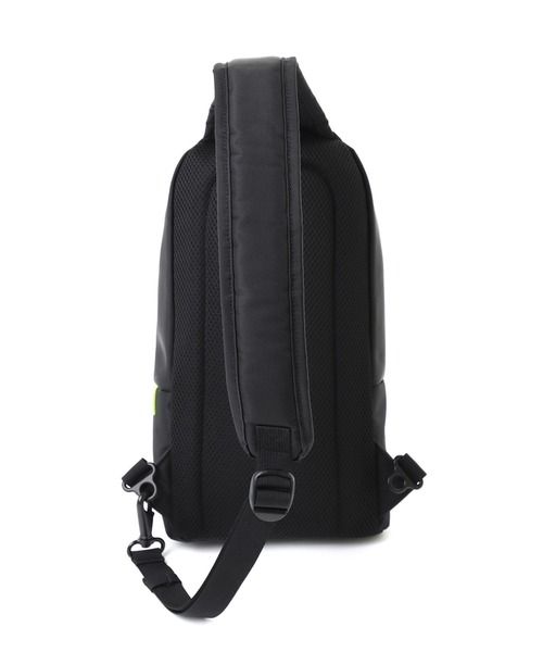 Manhattan Portage（マンハッタンポーテージ）の「LITTLE ITALY CROSSBODY BAG 420D WATERPROOF（ボディバッグ/ウエストポーチ・メンズ・ブラック/ブルー・SMALL）」の9枚目の写真