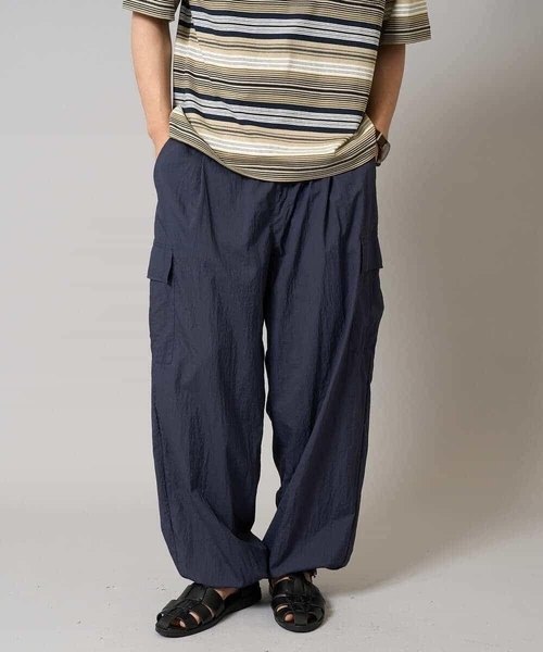 a.v.v(アーヴェヴェ)の「【軽量】ワイドシルエットイージーカーゴパンツ(その他パンツ・メンズ・ブラック/ネイビー・46/48)」の1枚目の写真