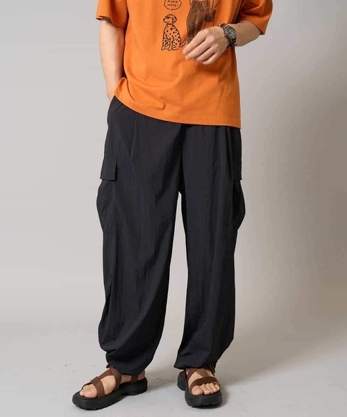 a.v.v(アーヴェヴェ)の「【軽量】ワイドシルエットイージーカーゴパンツ(その他パンツ・メンズ・ブラック/ネイビー・46/48)」の2枚目の写真