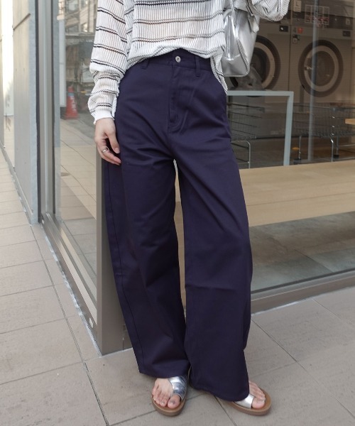 CORNERS（コーナーズ）の「ワイドエッグチノパンツ（チノパンツ・レディース・ライトベージュ/ブラック/ネイビー/チャコールグレー・マルチサイズ）」の4枚目の写真