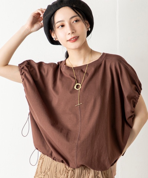 MILLION CARATS(ミリオンカラッツ)の「【シルエット自在】ドロストで旬バランスに!たった一枚で印象チェンジ!洒落感と体型カバーを叶える優秀マルチWAYトップス。アレンジ次第で印象自在。大人の毎日にちょうどいい1枚。(Tシャツ/カットソー・レディース・オフホワイト/ブラウン/ブラック・FREE)」の3枚目の写真