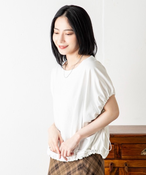 MILLION CARATS(ミリオンカラッツ)の「【シルエット自在】ドロストで旬バランスに!たった一枚で印象チェンジ!洒落感と体型カバーを叶える優秀マルチWAYトップス。アレンジ次第で印象自在。大人の毎日にちょうどいい1枚。(Tシャツ/カットソー・レディース・オフホワイト/ブラウン/ブラック・FREE)」の5枚目の写真