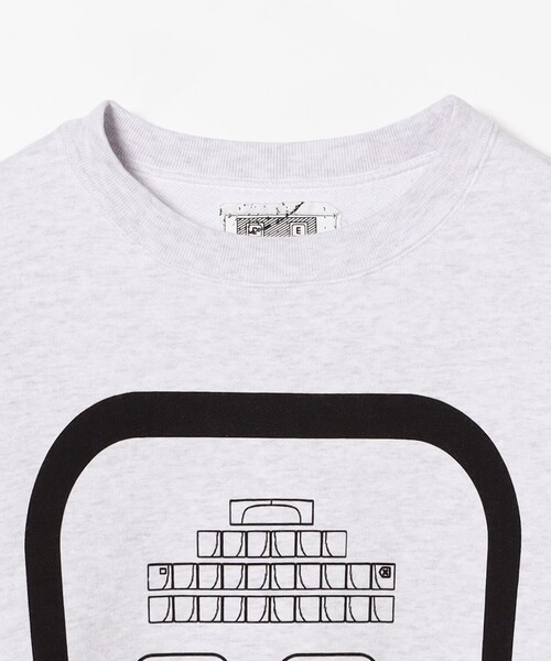 C.E（シーイー）の「C.E / MD 00-38 CREW NECK（スウェット・メンズ・グレー・X-LARGE/LARGE/MEDIUM）」の3枚目の写真