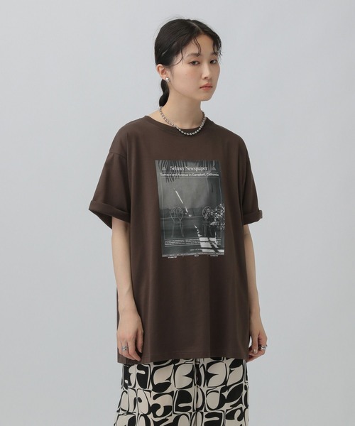 LEPSIM(レプシィム)の「アソートBIGフォトT 583578(Tシャツ/カットソー・レディース・チャコールグレー/オフホワイト/ホワイト/ブラウン・FREE)」の4枚目の写真