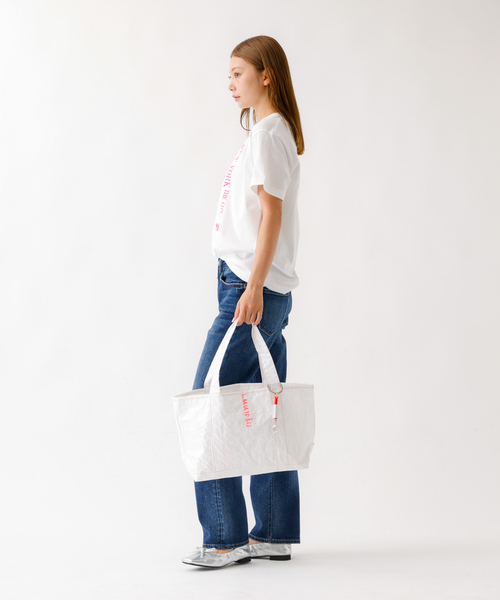 ABAHOUSE（アバハウス）の「【THAILAND MADE／タイランド メイド】チャーム付きトートバッグM/セメントバッグ/ユニセックス/TH-25-BG-02（トートバッグ・メンズ・ホワイト・フリー）」の13枚目の写真