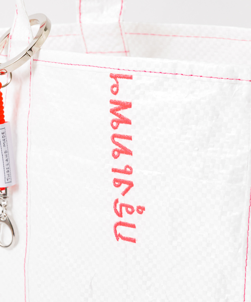 ABAHOUSE（アバハウス）の「【THAILAND MADE／タイランド メイド】チャーム付きトートバッグM/セメントバッグ/ユニセックス/TH-25-BG-02（トートバッグ・メンズ・ホワイト・フリー）」の6枚目の写真