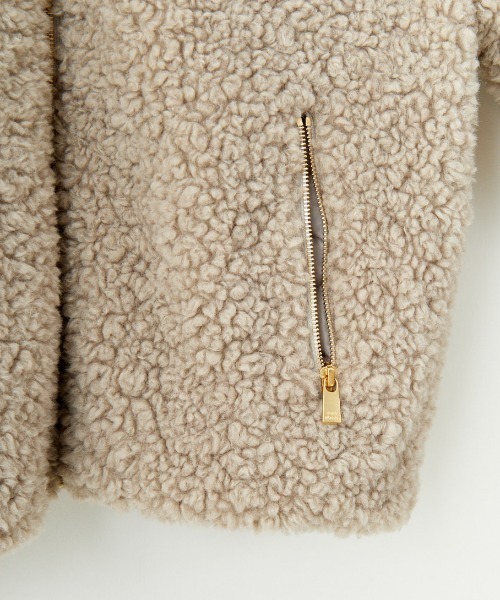 TATRAS（タトラス）の「[TATRAS/タトラス] LUELA シープ調ボアブルゾン【追加】（ブルゾン・レディース・ライトグレー/ブラック/アイボリー・2/1）」の4枚目の写真