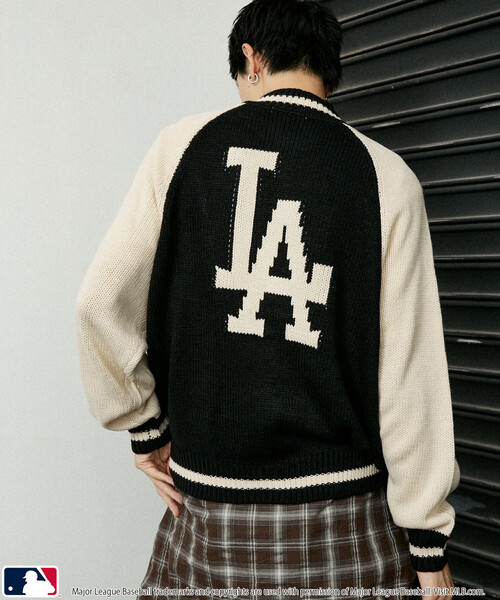 MLB（メジャーリーグベースボール）の「MLB/メジャーリーグベースボール 別注 ZIP KNIT CARDIGANT/ジップニットカーディガン(限定展開)（カーディガン/ボレロ・メンズ・ネイビー/ブラック/ブラウン・LARGE/MEDIUM/SMALL）」の18枚目の写真