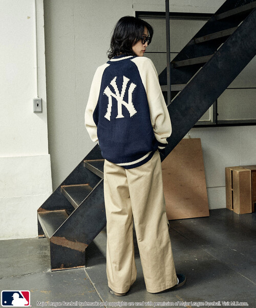 MLB（メジャーリーグベースボール）の「MLB/メジャーリーグベースボール 別注 ZIP KNIT CARDIGANT/ジップニットカーディガン(限定展開)（カーディガン/ボレロ・メンズ・ネイビー/ブラック/ブラウン・LARGE/MEDIUM/SMALL）」の4枚目の写真