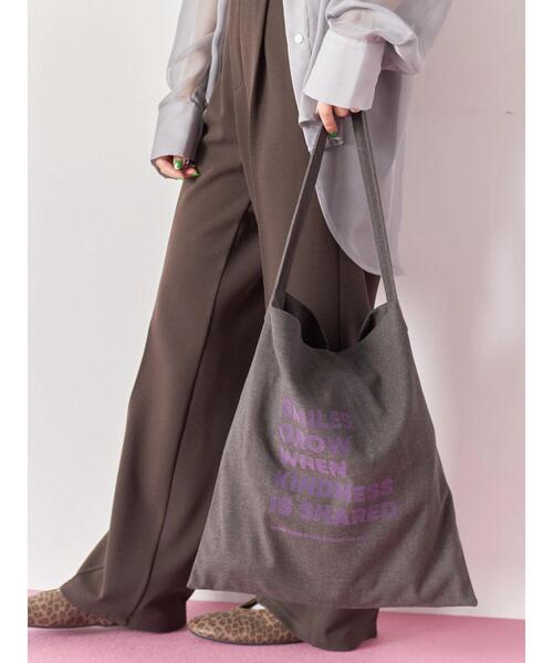 Samansa Mos2 blue（サマンサモスモスブルー）の「フロッキーロゴトート（ハンドバッグ・レディース・チャコールグレー/ブラウン/ライトベージュ・F）」の2枚目の写真