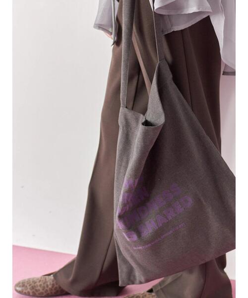 Samansa Mos2 blue（サマンサモスモスブルー）の「フロッキーロゴトート（ハンドバッグ・レディース・チャコールグレー/ブラウン/ライトベージュ・F）」の9枚目の写真