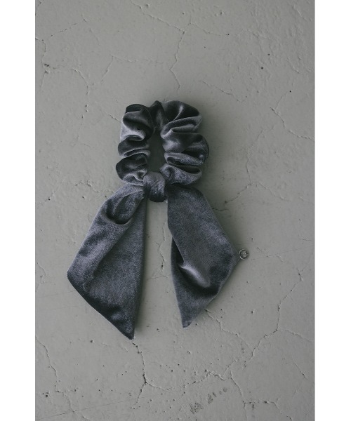 STYLEMIXER（スタイルミキサー）の「【大人気】ベロアリボンシュシュ（シュシュ・レディース・ブラック/グレー・FREE）」の2枚目の写真