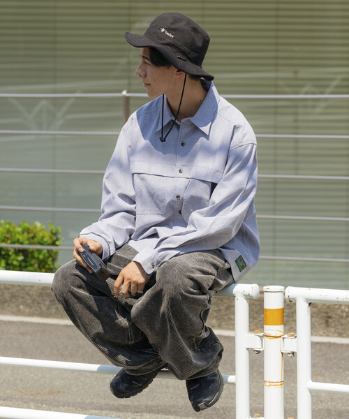 Foxfire（フォックスファイヤー）の「Foxfire/フォックスファイヤー 別注 オックスフォード クロップド フィッシングポケット ロングスリーブシャツ（シャツ/ブラウス・メンズ・その他13/ライトグレー/ブルー・LARGE/MEDIUM）」の4枚目の写真