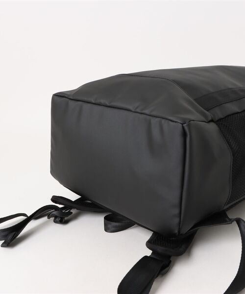 NEW ERA（ニューエラ）の「【NEW ERA/ニューエラ】BOX PACK MEDIUM TPU（バックパック/リュック・メンズ・ブラック・FREE）」の3枚目の写真