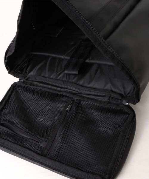 NEW ERA（ニューエラ）の「【NEW ERA/ニューエラ】BOX PACK MEDIUM TPU（バックパック/リュック・メンズ・ブラック・FREE）」の4枚目の写真