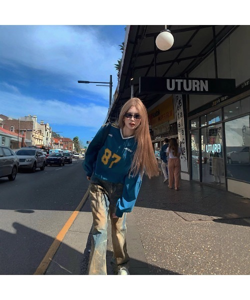 Ritzy(リッツィー)の「Ⅴネック 胸元プリント 運動型スウェット(スウェット・レディース・ブルー/レッド・FREE)」の3枚目の写真