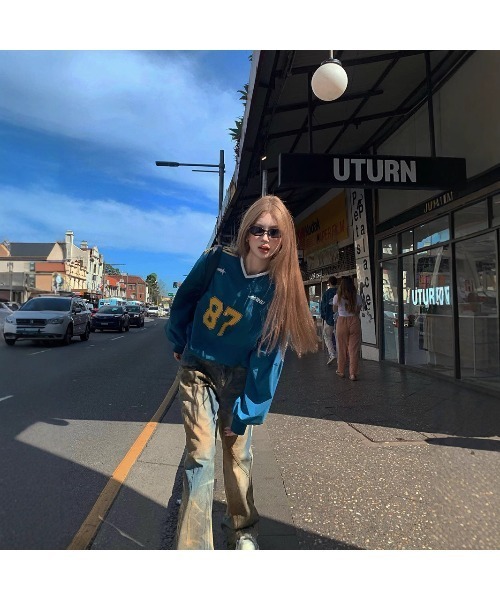 Ritzy(リッツィー)の「Ⅴネック 胸元プリント 運動型スウェット(スウェット・レディース・ブルー/レッド・FREE)」の4枚目の写真
