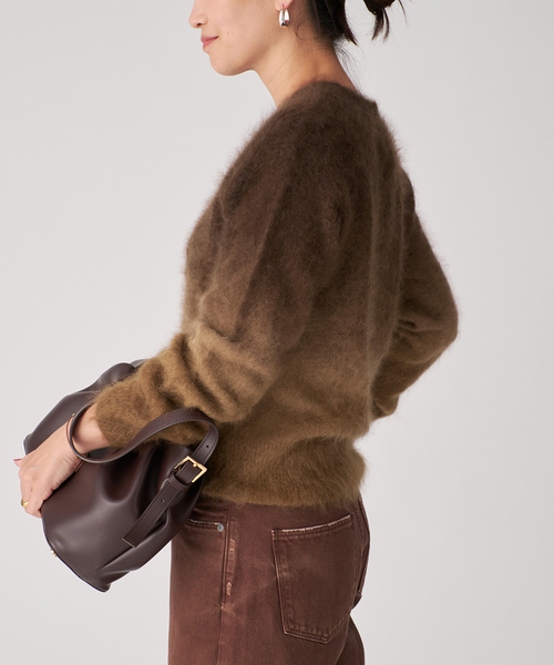enrica(エンリカ)の「ENRICA エンリカ Vネックプルオーバー Gradation KNIT241(ニット/セーター・レディース・キャメル・FREE)」の2枚目の写真