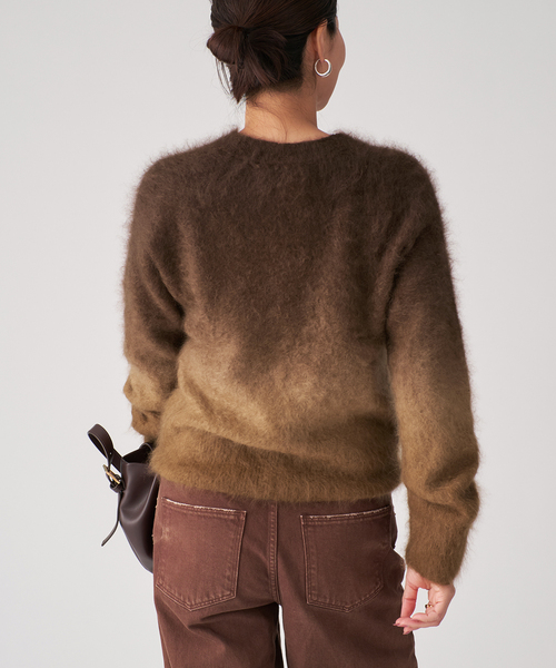 enrica(エンリカ)の「ENRICA エンリカ Vネックプルオーバー Gradation KNIT241(ニット/セーター・レディース・キャメル・FREE)」の3枚目の写真