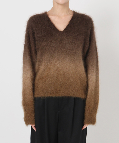 enrica(エンリカ)の「ENRICA エンリカ Vネックプルオーバー Gradation KNIT241(ニット/セーター・レディース・キャメル・FREE)」の9枚目の写真