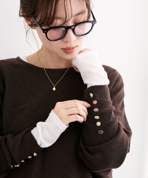 le.coeur blanc(ルクールブラン)の「《手洗い可能》ジュエリーボタンスリーブニット(ニット/セーター・レディース・アイボリー/グレー/レッド系その他/ダークブラウン/ライトグレー/ブラック/イエロー・38)」の1枚目の写真