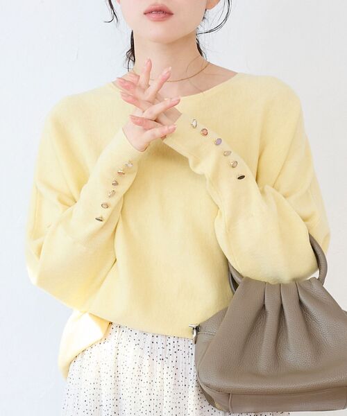 le.coeur blanc(ルクールブラン)の「《手洗い可能》ジュエリーボタンスリーブニット(ニット/セーター・レディース・アイボリー/グレー/レッド系その他/ダークブラウン/ライトグレー/ブラック/イエロー・38)」の6枚目の写真