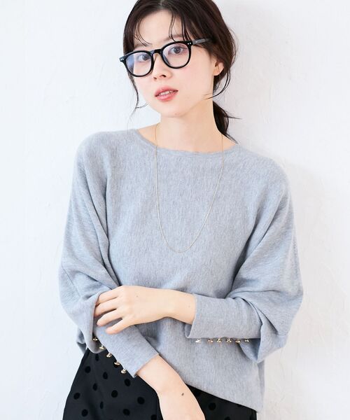 le.coeur blanc(ルクールブラン)の「《手洗い可能》ジュエリーボタンスリーブニット(ニット/セーター・レディース・アイボリー/グレー/レッド系その他/ダークブラウン/ライトグレー/ブラック/イエロー・38)」の4枚目の写真