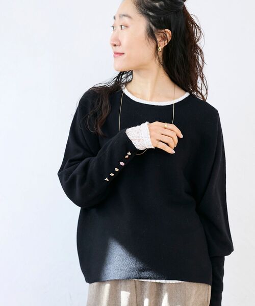 le.coeur blanc(ルクールブラン)の「《手洗い可能》ジュエリーボタンスリーブニット(ニット/セーター・レディース・アイボリー/グレー/レッド系その他/ダークブラウン/ライトグレー/ブラック/イエロー・38)」の3枚目の写真