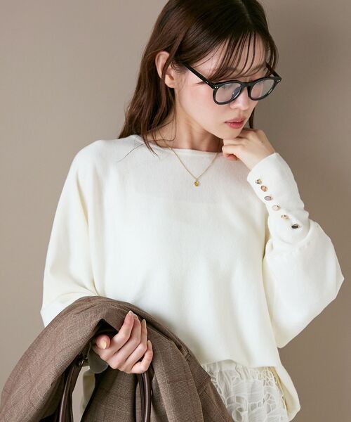 le.coeur blanc(ルクールブラン)の「《手洗い可能》ジュエリーボタンスリーブニット(ニット/セーター・レディース・アイボリー/グレー/レッド系その他/ダークブラウン/ライトグレー/ブラック/イエロー・38)」の9枚目の写真