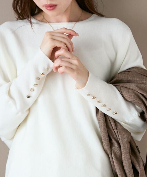 le.coeur blanc(ルクールブラン)の「《手洗い可能》ジュエリーボタンスリーブニット(ニット/セーター・レディース・アイボリー/グレー/レッド系その他/ダークブラウン/ライトグレー/ブラック/イエロー・38)」の12枚目の写真