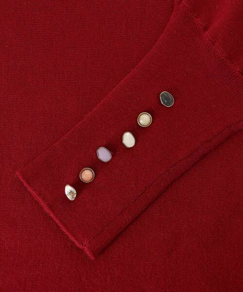 le.coeur blanc(ルクールブラン)の「《手洗い可能》ジュエリーボタンスリーブニット(ニット/セーター・レディース・アイボリー/グレー/レッド系その他/ダークブラウン/ライトグレー/ブラック/イエロー・38)」の17枚目の写真